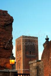 Image du Maroc Professionnelle de  Le Minaret de la mosquée (Tour Hassan) qui fît construite à la fin du XIIe siècle par le Sultan Yacoub el Mansour (dynastie Almohade) désireux de construire la plus grande mosquée du monde doté de 400 colonnes, la construction n’a pas été achevé suite à la mort du sultan en 1199, La tour Hassan est le symbole de Rabat son esplanade abrite le Mausolée Mohammed V de Rabat, Jeudi 15 Février 2007. (Photo / Abdeljalil Bounhar)